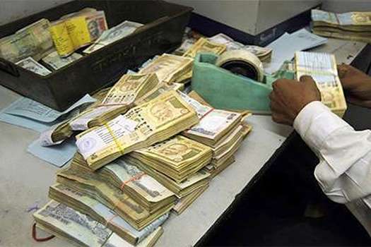 Scams: Rs 80,000 crore and counting : Chit fund
